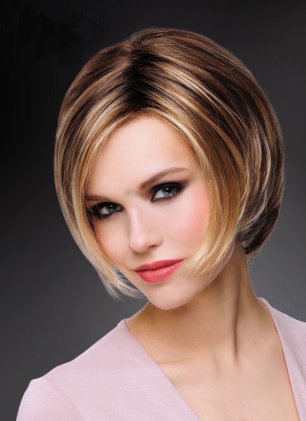 Chic Chin Length Blonde Bob Wigs Without Bangs